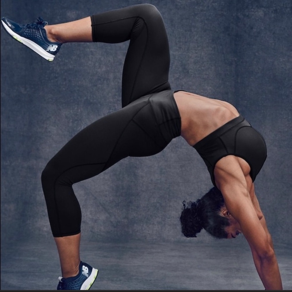 NWT ATHLETA STEALTH CAPRI 348588 BLACK !!!